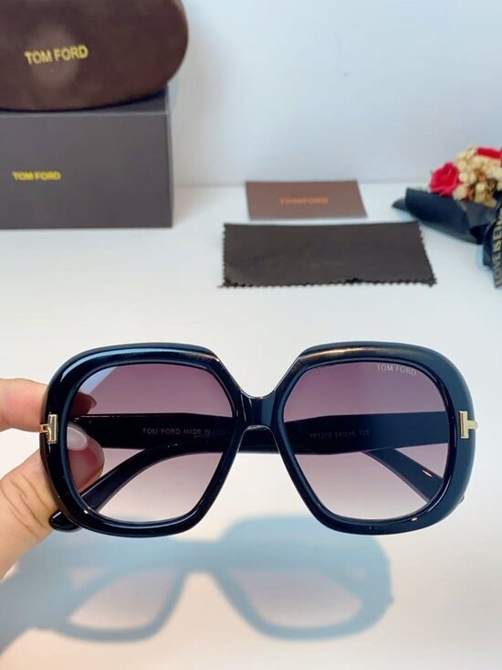 Tom Ford Sunglasses: Real-Life Shots — Gradient Purple Lenses main image 7
